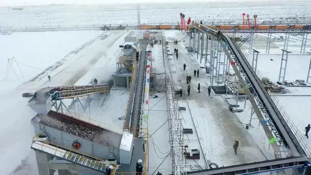 總投資43億，年產(chǎn)值100億！大型集團建筑材料全產(chǎn)業(yè)鏈投資選址項目一期成功完成試機，年產(chǎn)30萬噸石英砂！