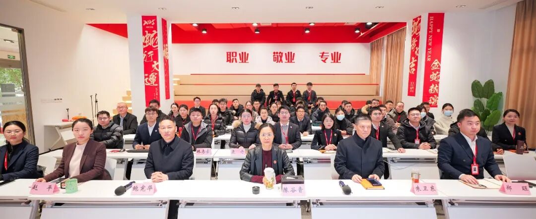 搶灘項(xiàng)目，落地為贏！上海東方龍商務(wù)集團(tuán)舉行年前最后一場(chǎng)項(xiàng)目評(píng)估會(huì)，共28個(gè)優(yōu)質(zhì)投資選址項(xiàng)目通過(guò)評(píng)估